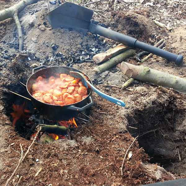 Bushcraft » Sådan laver du "Dakota Fire Hole" bålet (hul-i-jorden-bål)