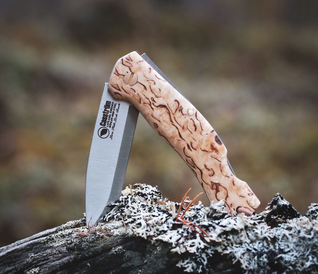 Casström Lars Fält foldekniv Back Lock Curly Birch