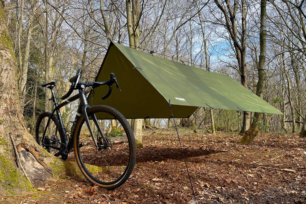 DD Hammocks Recycled Tarp 3. på ridge line