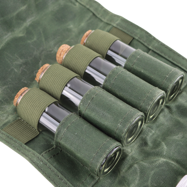 Krydderiglas sæt med opbevaringstaske i vokset kanvas 9 stk grøn