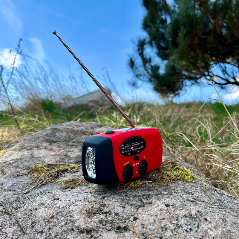 nødradio med solcelle og powerbank 2000 mAh