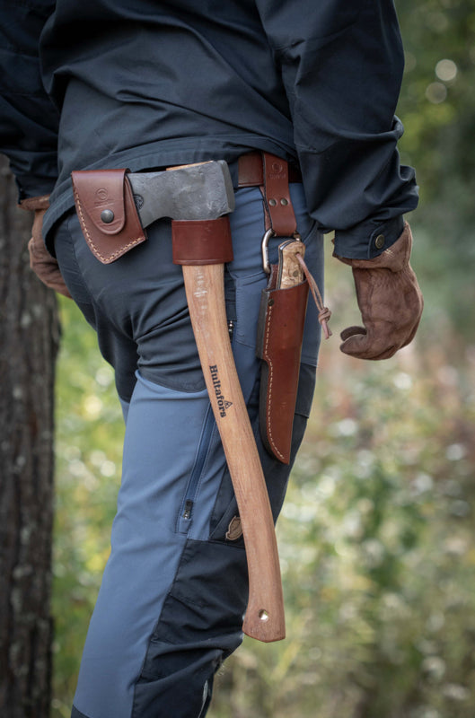 Bushcraft Kniv - Lars Fält fra Casström Curly Birch med læderskede ildstål