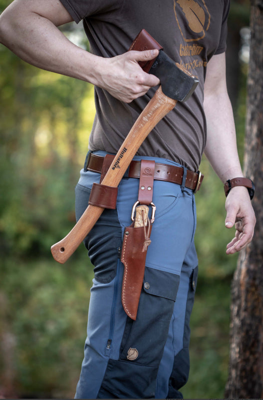 Bushcraft Kniv - Lars Fält fra Casström Curly Birch med læderskede ildstål