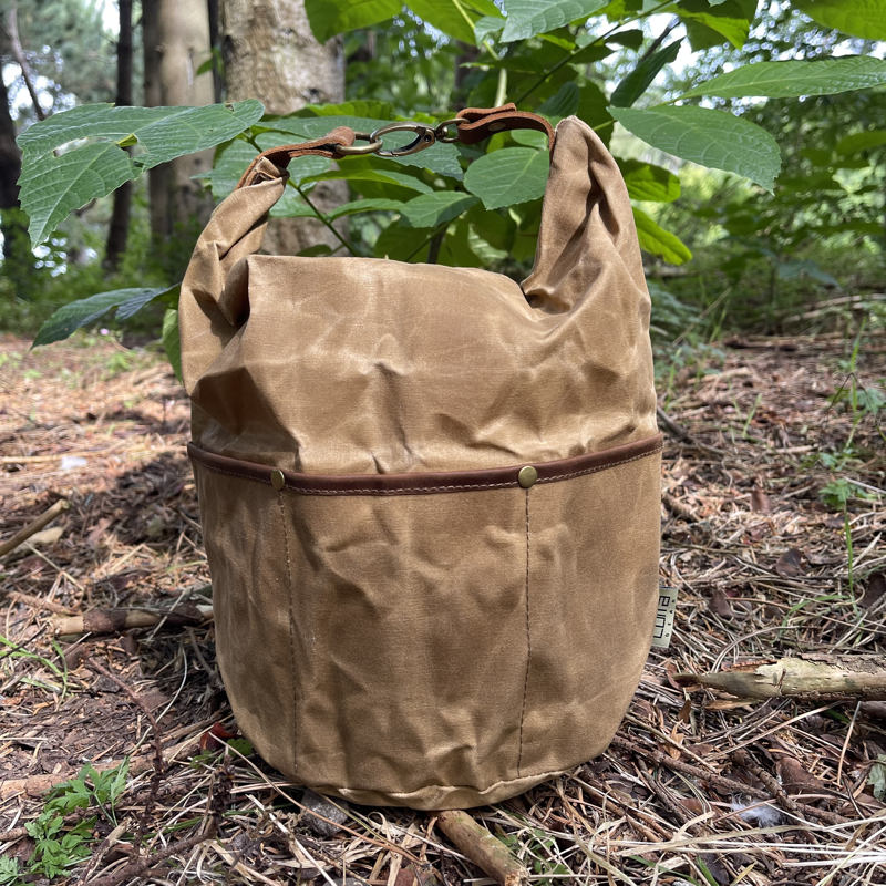 Spand i vokset canvas – Robust opbevaring til friluftsliv og bushcraft