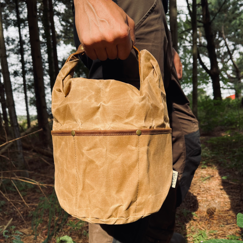 Spand i vokset canvas – Robust opbevaring til friluftsliv og bushcraft