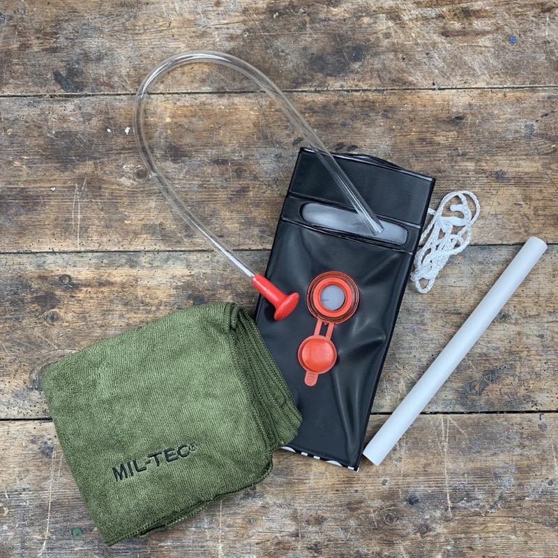 Set mit Camp Shower & Mikrofaserhandtuch